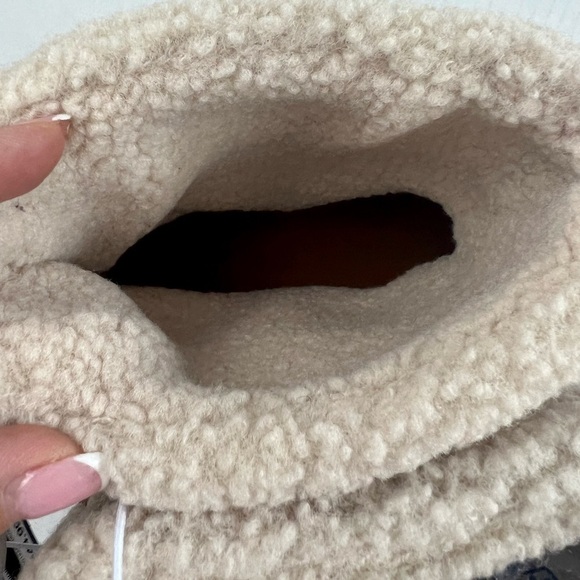 NWT - Universal Thread Birgitte Taupe Winter Boots - Size 11 - Picture 9 of 12